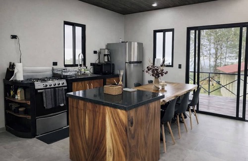 Bijagua House | The Hidden Peak - 20 Min from Rio Celeste, Bijagua