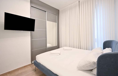 Tel Aviv City Center Apartment | Modern Sea View 3BR on Frishman Beach by HolyGuest