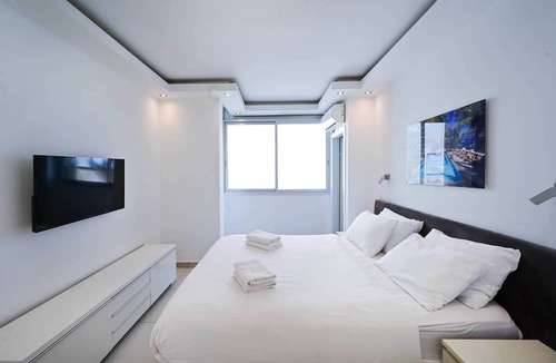 Tel Aviv Promenade Apartment | Fragrant Flower 3BR by HolyGuest - Free Parking