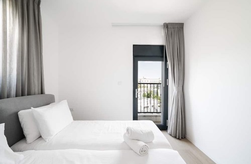 Mamilla Apartment | Penthouse - Four Bedroom Apartment, Sleeps 19