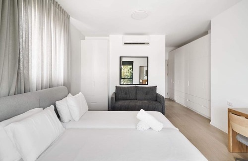 Mamilla Apartment | Penthouse - Four Bedroom Apartment, Sleeps 19