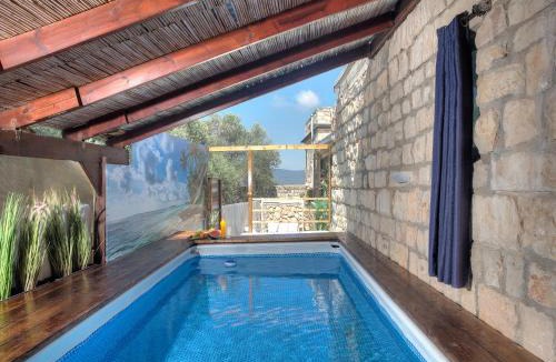 Safed Old City Hotel | אבני החושן - סוויטות יוקרה בצפת העתיקה - Avnei Hachoshen - Luxury Suites in the Old City