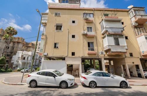 Haifa Apartment | Designer Studio Bat Galim Beach Rambam