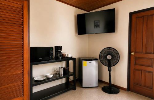 Pavas House | Habitación con baño, parqueo y seguridad