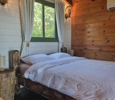 Kela Alon Ski Chalet | בקתות מול רמים