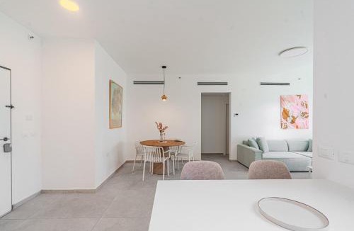 Ashkelon Apartment | דירת 3 חדרי שינה עם נוף לים וממ"ד במרינה אשקלון