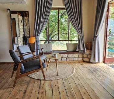 Amirim Cabin | Red and White אדום לבן