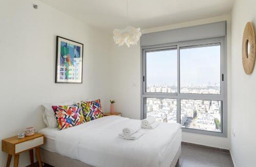 Holon Apartment | Mamad Deluxe & Terrace City Overview By Feelhome