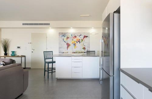 Holon Apartment | Mamad Deluxe & Terrace City Overview By Feelhome