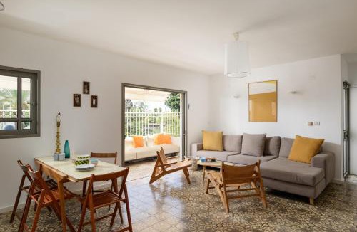 Neve Tzedek Apartment | Shabazi Stays By Feelhome