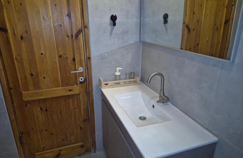 Abirim Cabin | Ronit and Mario