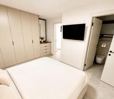 Migdal Apartment | global stays 4 Bedroom Ground Floor Apartment