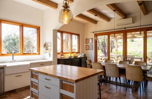 Ein Zivan House | בית לחופשה בין האלונים