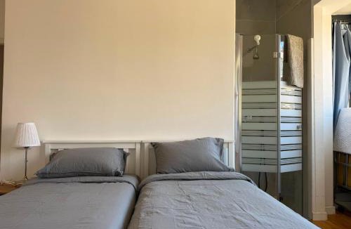 Emek Refaim Apartment | Oasis of greenery and calm by Baraca boutique