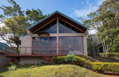 Monteverde House | Green Forest Rustic Houses
