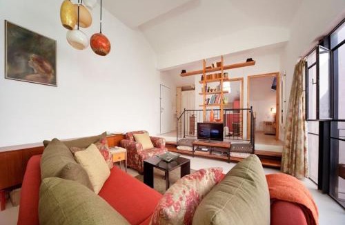 Neve Tzedek Apartment | Mamad Charming Sunny Haven with Balcony