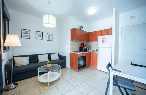 Tel Aviv City Center Apartment | City Center 1 Bedroom Apartment & Parking By Vacay