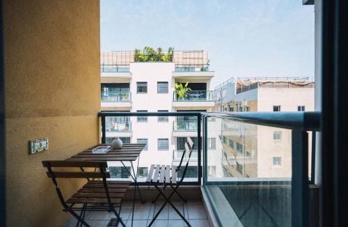 Tel Aviv City Center Apartment | City Center 1 Bedroom Apartment & Parking By Vacay