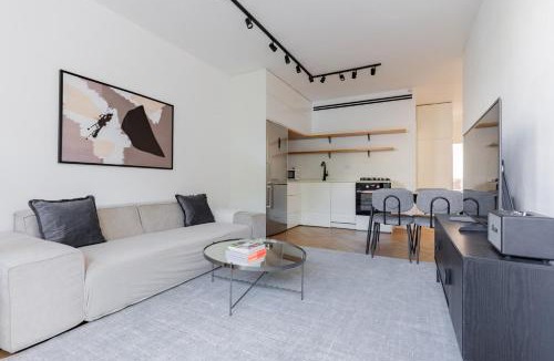 Old North Apartment | Blueground Old North Renovated Balcony TLV-39