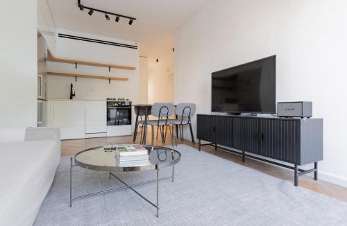Old North Apartment | Blueground Old North Renovated Balcony TLV-39