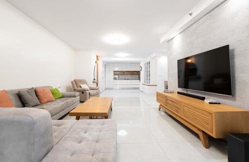 Ashdod Apartment | Spacious Family Luxury Getaway by Torohome