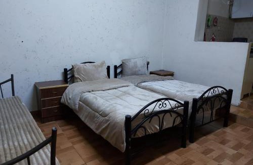 Jabal Al-Hussein Apartment | بيت الحجر 9