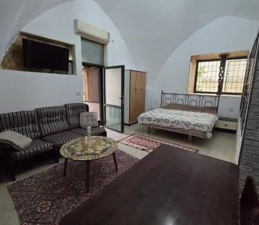 Abu Ghosh House | Al qasr