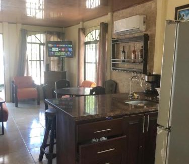 Ciudad Cortes Bed & Breakfast | Macaws Villa