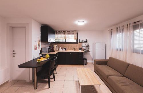 Petah Tikva Apartment | B&B Amit 18 minutes from the airport - אירוח כפרי עמית 18 דקות משדה תעופה