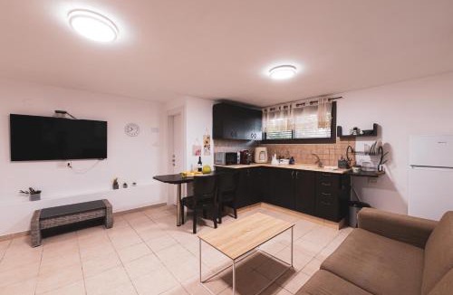 Petah Tikva Apartment | B&B Amit 18 minutes from the airport - אירוח כפרי עמית 18 דקות משדה תעופה