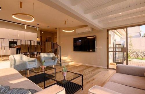 Ma'alot - Tarshiha Apartment | אחוזת נופש ביער -ווילה עם בריכת ספא וזרמי עיסוי
