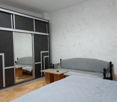 Jabal Al-Hussein Apartment | بيت الحجر 4