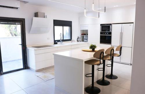 Sajur Apartment | וילה Mandala אירוח&אירועים