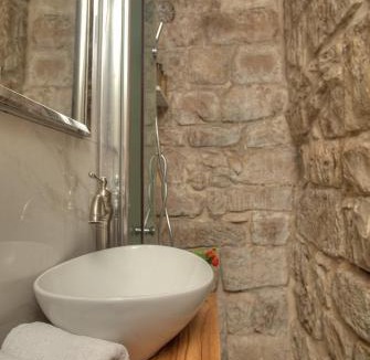 Safed Old City Apartment | אבן יהלום