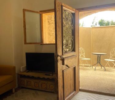 Jaffa Apartment | Beautiful apartment & garden