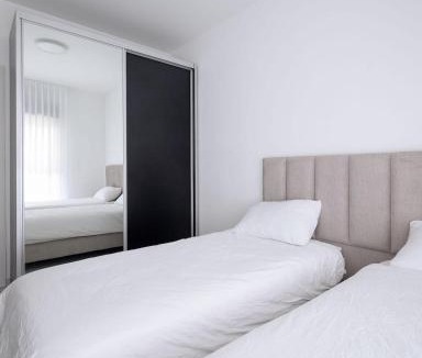 Kiryat Ata Apartment | 4BDR apt with jacuzzi in the heart of the city
