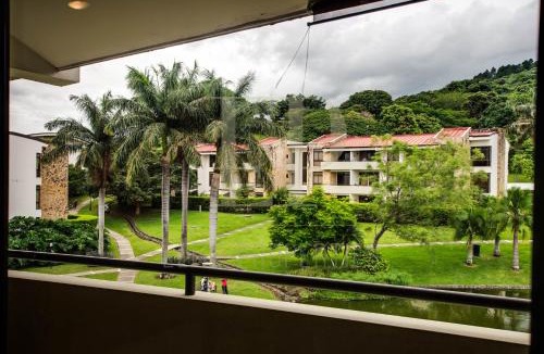 Santa Ana Apartment | CR MARIPOSA RENTALS lakeview, spacious penthouse with office, pool, gym, Jacuzzi