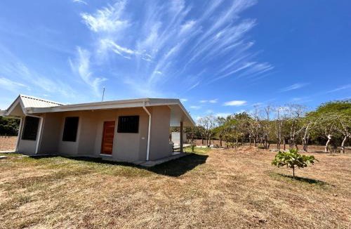 Corozalito House | Cabañas Corozalito Naturaleza aves y tranquilidad cerca de playas Corozalito Punta Islita San Miguel Coyote Bejuco Costa de Oro entre otras