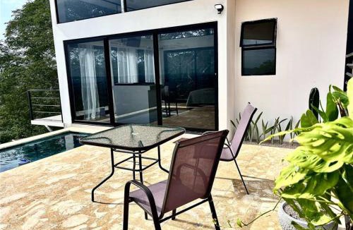 Miramar House | Cabaña con piscina y vista al mar