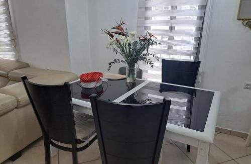Rehovot Apartment | Turdeluxe company 4 room apartment with breakfast