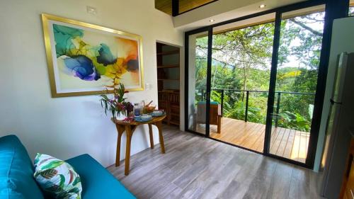 Savegre House | Casita Jungle Nest, 5 minutes drive to Playa Linda, 15 to Dominical, Wifi Starlink