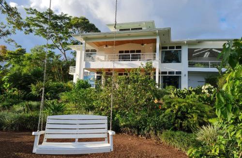 Arenal Villa | Villa Corazón - private beach at Lake Arenal
