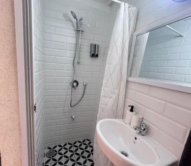 German Colony Apartment | Maya Guest House - German Colony & Baháí Gardens, Haifa