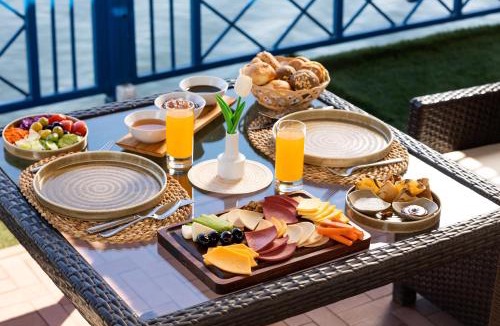 Nile River Luxor Boat Rental | M/S Esmeralda Nile Cruise - 4 or 7 Nights From Luxor each Monday and 03 Nights From Aswan each Friday