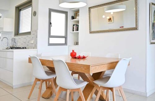 Old North Apartment | Bright 2BR Apartment in Amsterdam st by HolyGuest