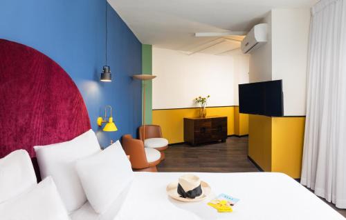 Old North Hotel | PLAY Seaport Suite Hotel TLV