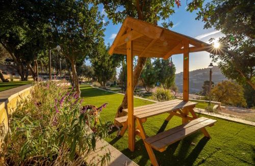 Jerusalem Cabin | Peace Forest Jerusalem - Cabins & Caravans by City of David