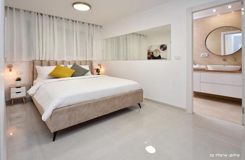 Ein Ya'akov Villa | אחוזת שקד בוטיק - מתחם פרטי 3 חדרי שינה, בריכה מחוממת , ג'קוזי ונוף בגליל המערבי