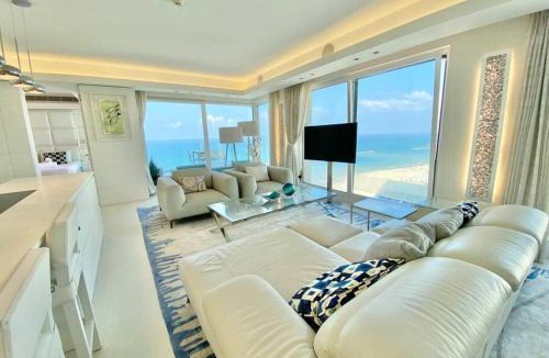 Kerem HaTeimanim Apartment | Amazing Sea view APT with parking at Royal Beach - By Beach Apartments TLV