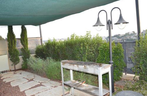 Isfiya Bed & Breakfast | Zimmer Monte